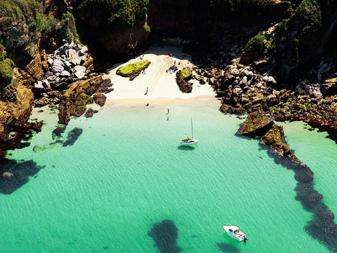Crique d'eau turquoise groix